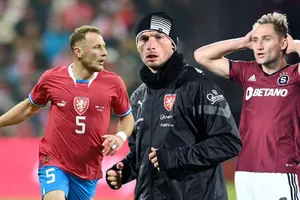 Tuyển Cộng hòa Séc đuổi ba trụ cột vì trốn đi nhảy đầm