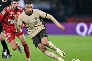 PSG bị Brest cầm hòa trong ngày Mbappe mờ nhạt
