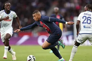 Mbappe cùng PSG hướng đến chiến thắng trên sân Strasbourg