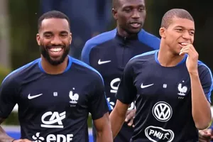 Lacazette: 'Tôi chờ Mbappe tại Olympic Paris 2024!'
