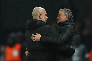 HLV Luis Enrique vừa cùng PSG đánh bại Man.City của HLV Pep Guardiola tại Champions League