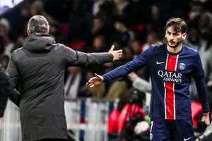 Khvicha Kvaratskhelia là tân binh đắt giá nhất kỳ chuyển nhượng giữa mùa này nhưng chưa đạt phong độ ổn định tại PSG