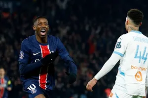 Dembele ăn mừng bàn mở tỷ số vào lưới Marseille