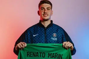 Paris Saint-Germain ra mắt tân binh Renato Marin từ AS Roma. Ảnh: psg.fr