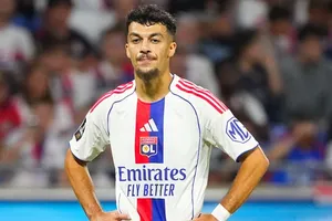 Lyon muốn giữ Mikautadze ở lại, nhưng sức ép từ những lệnh trừng phạt tài chính lên đội bóng này không cho phép điều đó. Ảnh: FFW