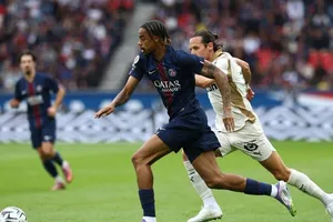 Barcola lập cú đúp vào lưới Lens ở vòng 4 Ligue 1 2025/26. Ảnh: AFP