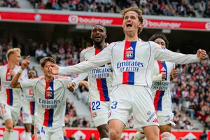 Cựu tài năng lò Liverpool, Tyler Morton ghi bàn duy nhất giúp Lyon thắng Lille ở vòng 6 Ligue 1 2025/26. Ảnh: AFP