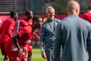 Monaco chia tay HLV Adi Hutter, Pogba hoãn ngày trở lại sân cỏ. Ảnh: Le10Sport