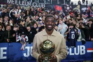 Ousmane Dembele có thể đòi hỏi một mức lương mới cao hơn sau khi giành Quả bóng Vàng 2025. Ảnh: AFP