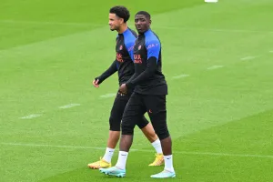 Ayman Kari từng cùng Warren Zaire-Emery là những sao trẻ sáng giá của lò PSG. Ảnh: L'Équipe