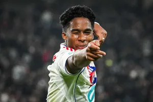 Endrick ăn mừng bàn thắng đầu tiên cho Olympique Lyon vào lưới Lille. Ảnh: AFP