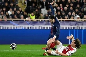 PSG gặp rất nhiều khó khăn mới có thể vượt qua Monaco tại play-off Champions League. Ảnh: AP
