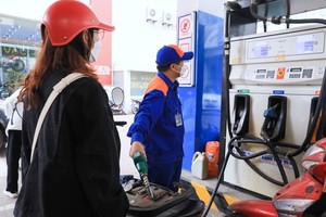 Petrol prices down by VND600 per liters after seven hikes