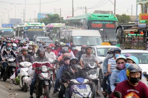 HCMC’s transport authorities eye toll on vehicles entering downtown
