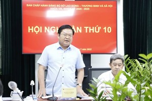 HCMC: 72 enterprises received money to pay housing rent support to laborers