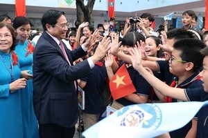 Prime Minister attends new school year ceremony at primary school in Hanoi