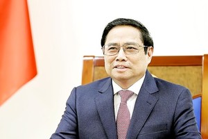 PM holds phone talks with Chinese counterpart