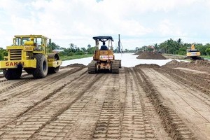 Construction progress of My Thuan – Can Tho expressway project remains slow