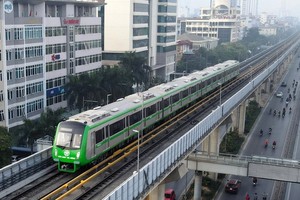 Cat Linh-Ha Dong tram unexpectedly stops while in operation