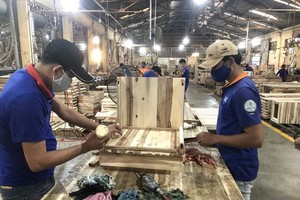 Wood companies link to overcome difficulties
