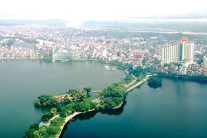 Hanoi to clean up, refurbish West Lake