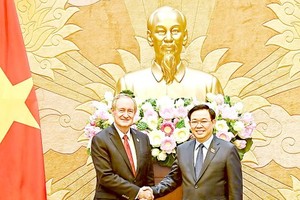 NA Chairman hosts US Senate delegation