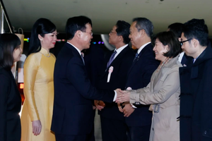 President arrives in Tokyo, starting official visit to Japan