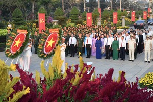 HCMC leaders pay tribute to Vietnamese heroic mothers and martyrs