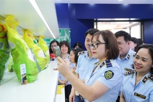 Exhibition of 400 genuine - counterfeit products opens