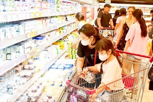 Authorities strive to curb price hikes after minimum wage increase