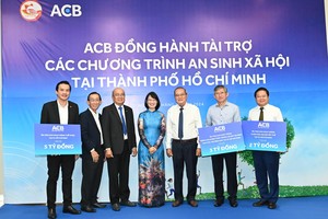 ACB donates VND10 billion to support activities in HCMC