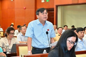 Culture-Sports Director questioned over voters' frustration with sports projects