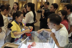 Plain gold rings set new record high