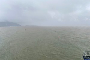 Cargo ship sinks off coast of Ha Tinh, 10 crew members missing