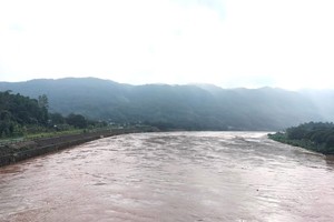 Persistent Northern rains drive Red River surge