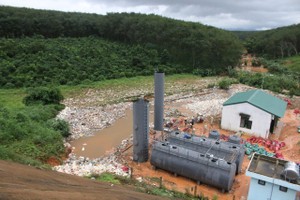 Newly opened waste plant leaks trash, wastewater