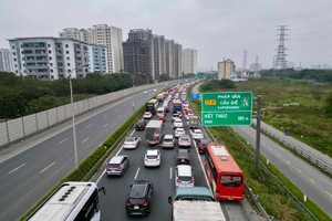 Vehicle restrictions on routes into Hanoi for National Day