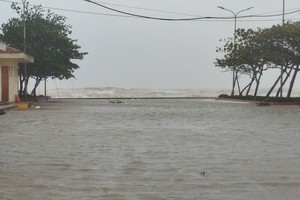 Storm Kajiki hits mainland