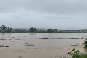 Floodwaters rising in Red River headwaters, rivers in Northern Vietnam