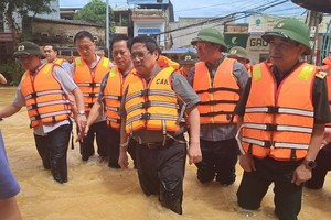 PM inspects flood-hit Thai Nguyen, orders urgent relief, recovery efforts