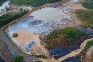Sludge reservoir bursts at iron, steel refining plant in Thai Nguyen