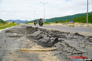 Road in Van Phong Economic Zone continues to deteriorate