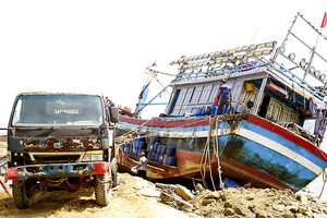 Urgent debt relief, aid needed for typhoon-hit fishermen