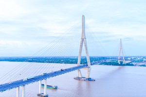 Can Tho Bridge faces risk of overload