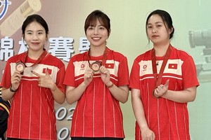 Le Thi Mong Tuyen, Phi Thanh Thao strike gold, break SEA records