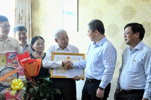 HCMC officials pay tribute to outstanding senior citizens