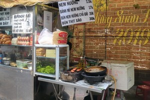 HCMC to conduct surprise inspections of food suppliers for street vendors
