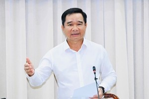 Ho Chi Minh City Chairman urges swift action, no delays to boost growth