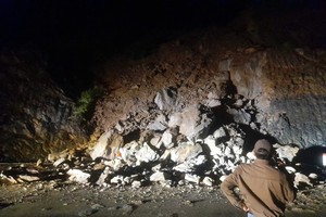 Landslide disrupts traffic on Phan Thiet–Da Lat route