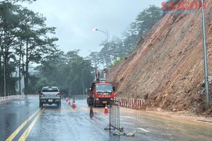 Landslide risks mount on key roads to Da Lat after heavy rain